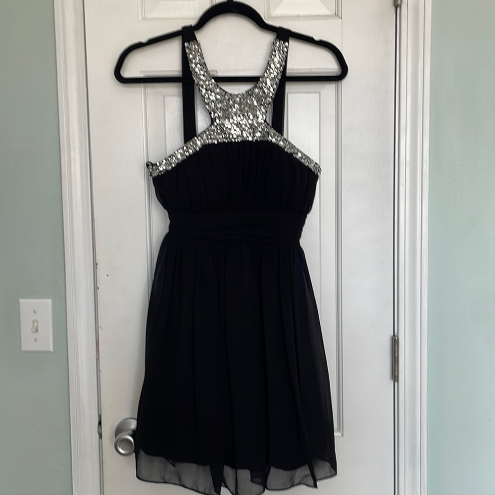 Cute party dress!